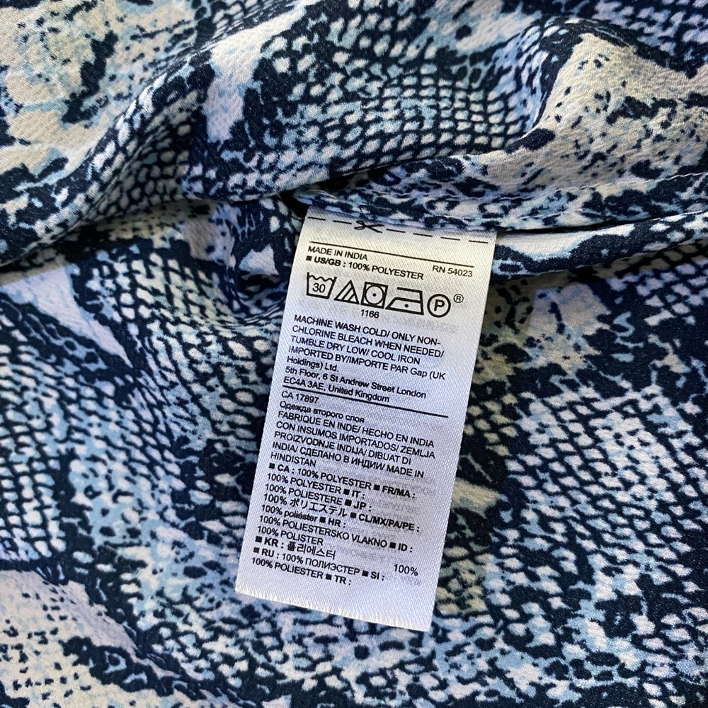 Banana Republic blouse blue snake print. Size Small Tall - Picture 3 of 16